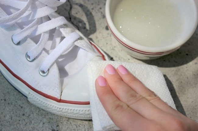 Cách bảo quản giày trắng luôn sạch vết bẩn