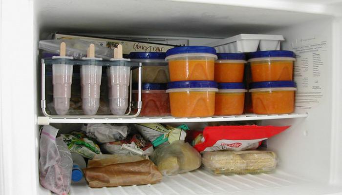 Mẹo nhỏ kiểm tra độ tươi của thực phẩm trong tủ lạnh sau thời gian dài vắng nhà