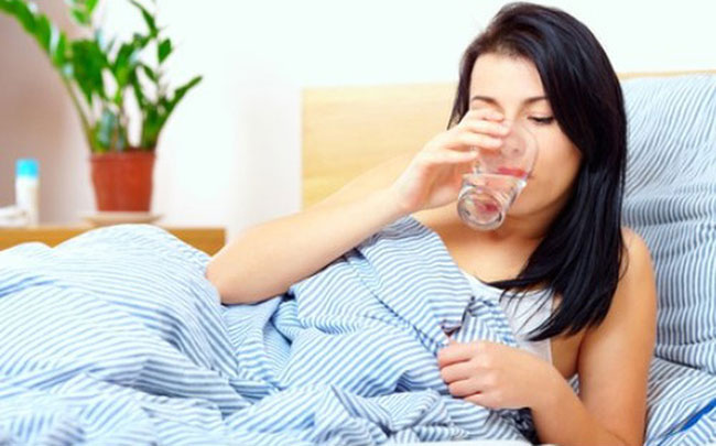 lợi ích của uống nước sau khi thức dậy