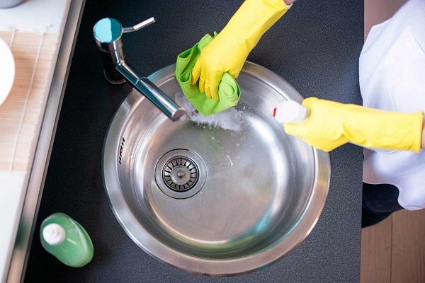 Cách làm sạch bồn rửa mặt, bồn rửa bát sạch bong kin kít